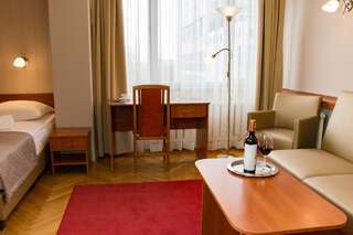 Отель Hotel Katowice Катовице Стандартный трехместный номер бизнес-класса-3